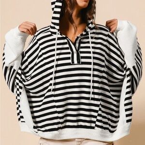 NWT Black & White Lightweight Oversized Pullover Hoodie Top Dolman Sleeve Sz M